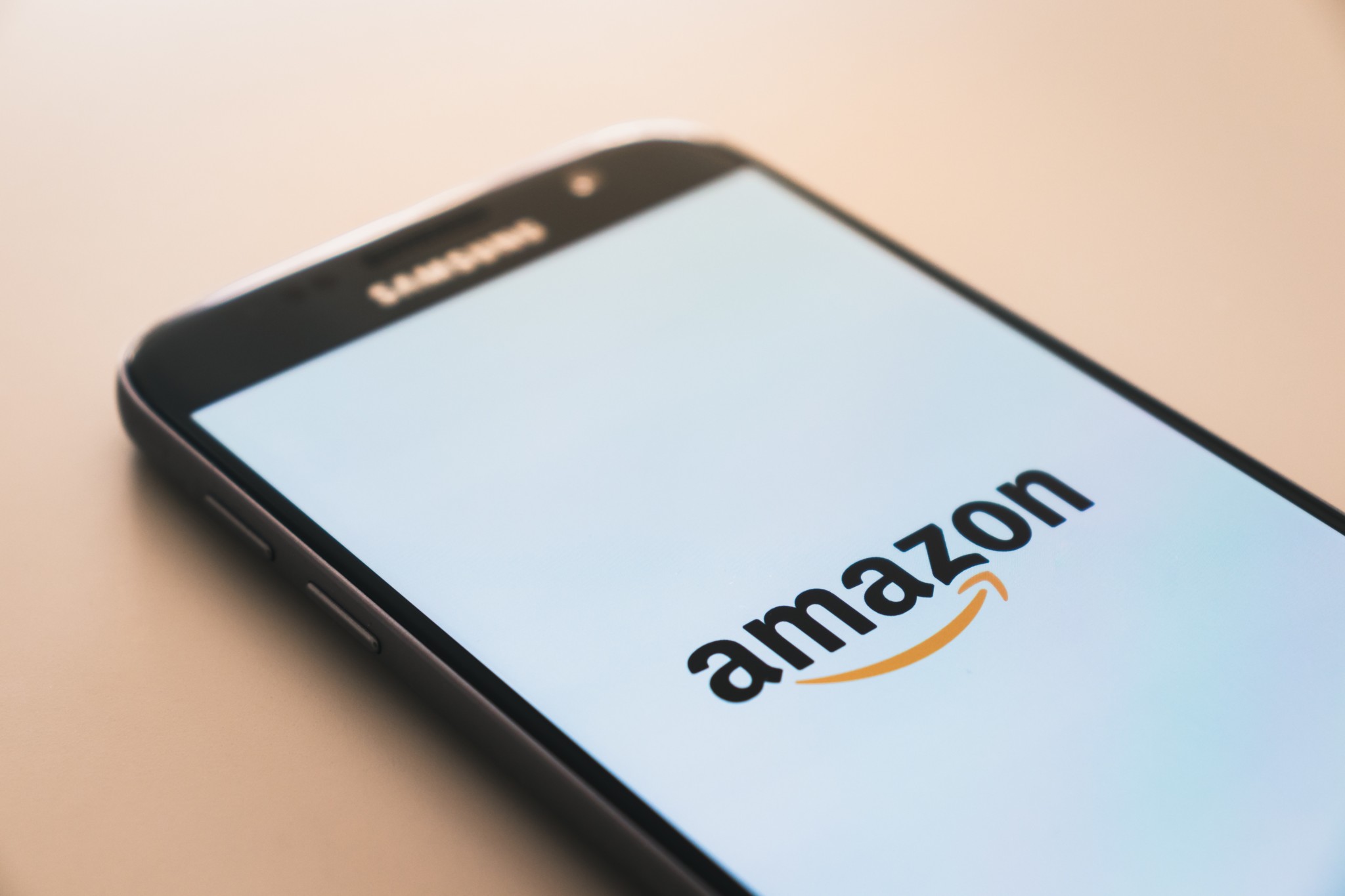 Azioni Amazon : profitti record e prezzo vicino ai massimi