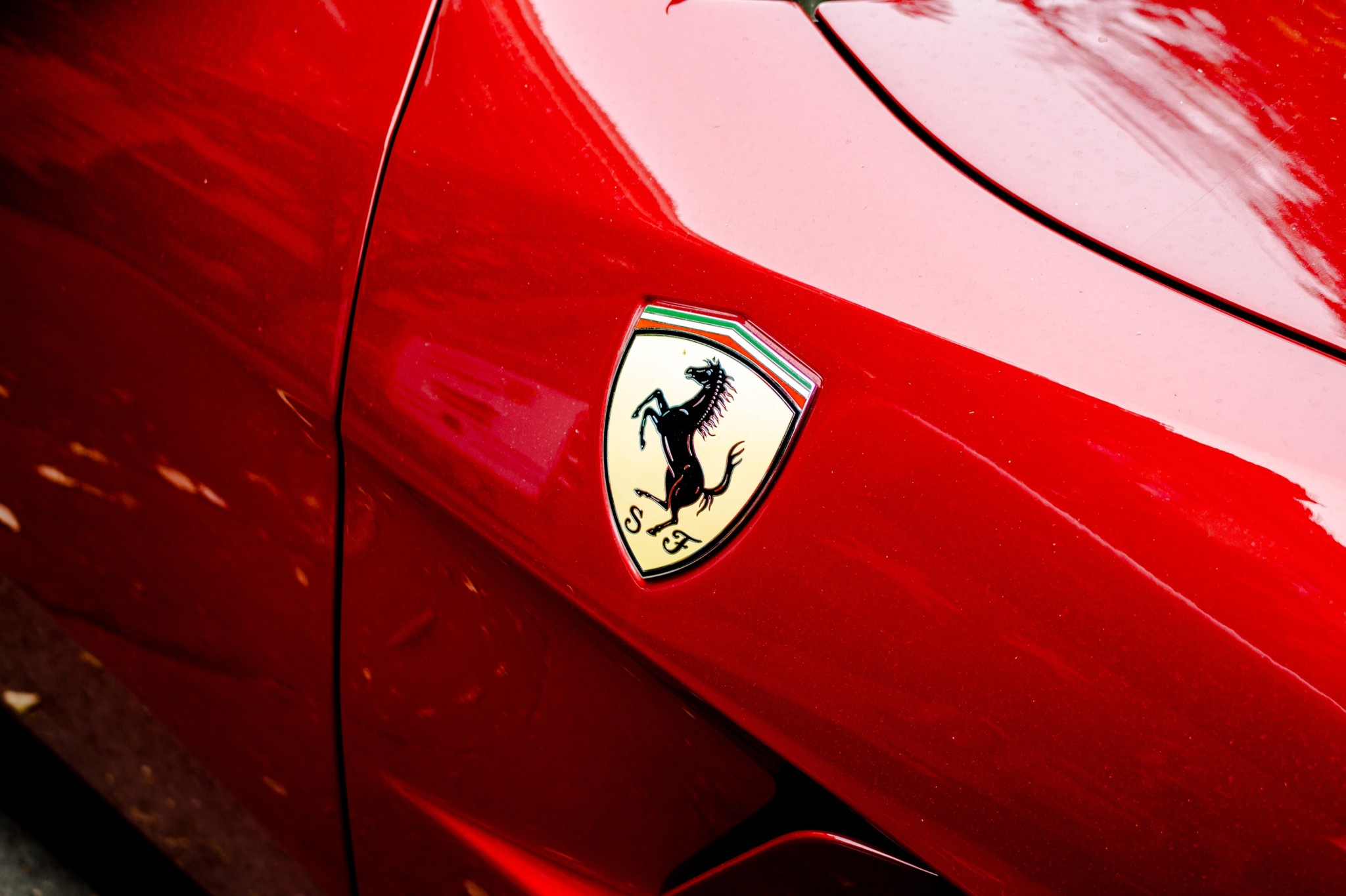 Ferrari marchio più famoso al mondo: titolo decolla in borsa