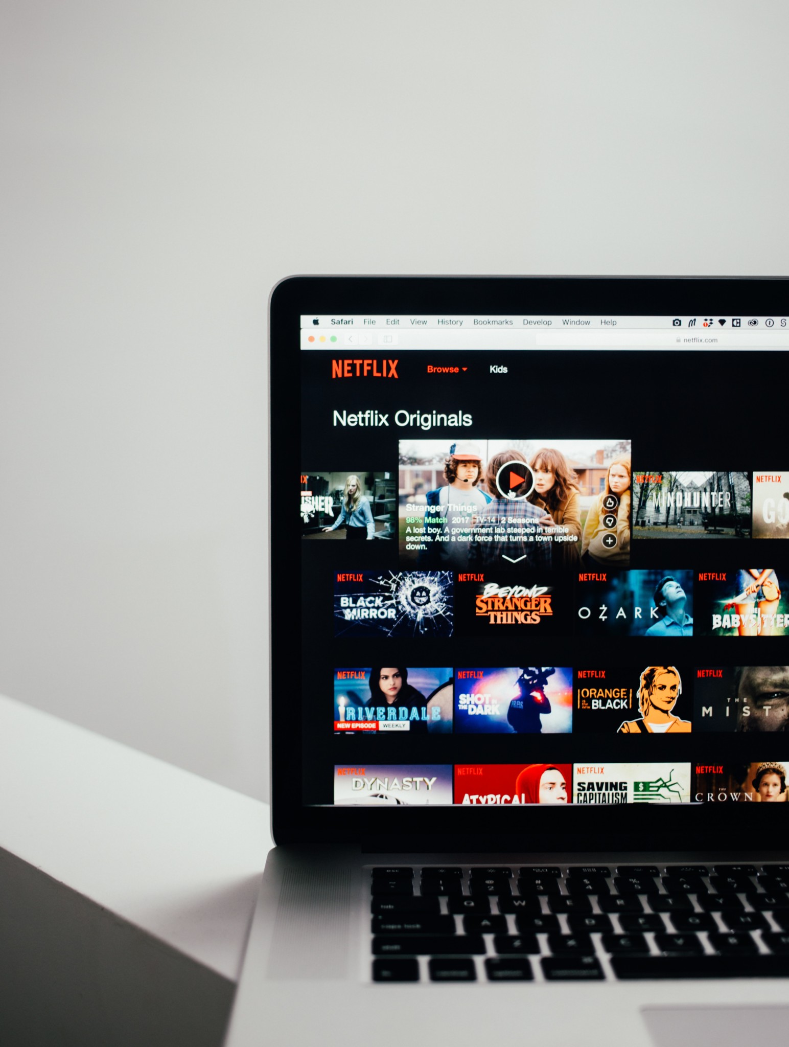 Crollo Netflix : il colosso dello streaming affonda a Wall Street