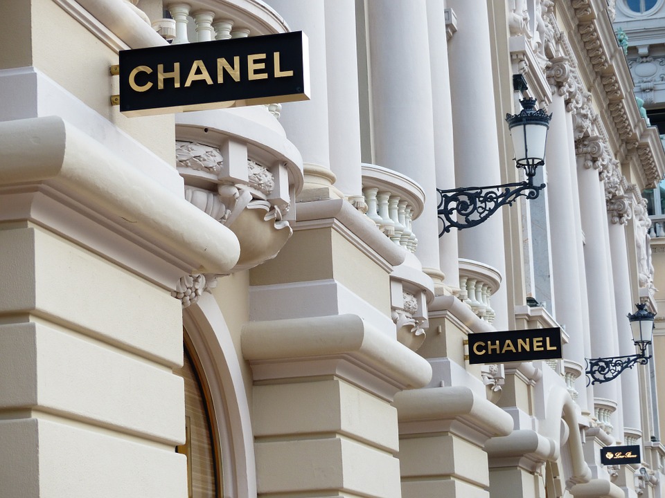 Chanel acquisisce aziende italiane