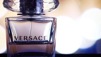 Capri Holding : bene Versace, soffrono Jimmi Choo e Michael Kors