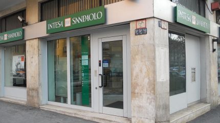 Intesa San Paolo: è la super banca d’Italia, utile +9,6%