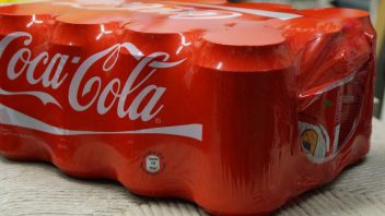 Coca Cola: stop investimenti e assunzioni, fabbriche a rischio