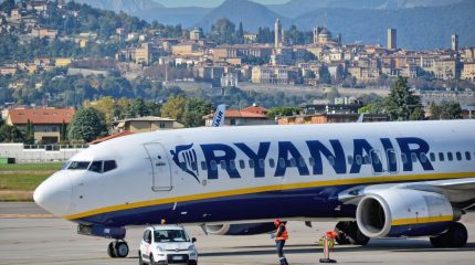 Ryanair: 3000 esuberi in vista, passeggeri -99,5%