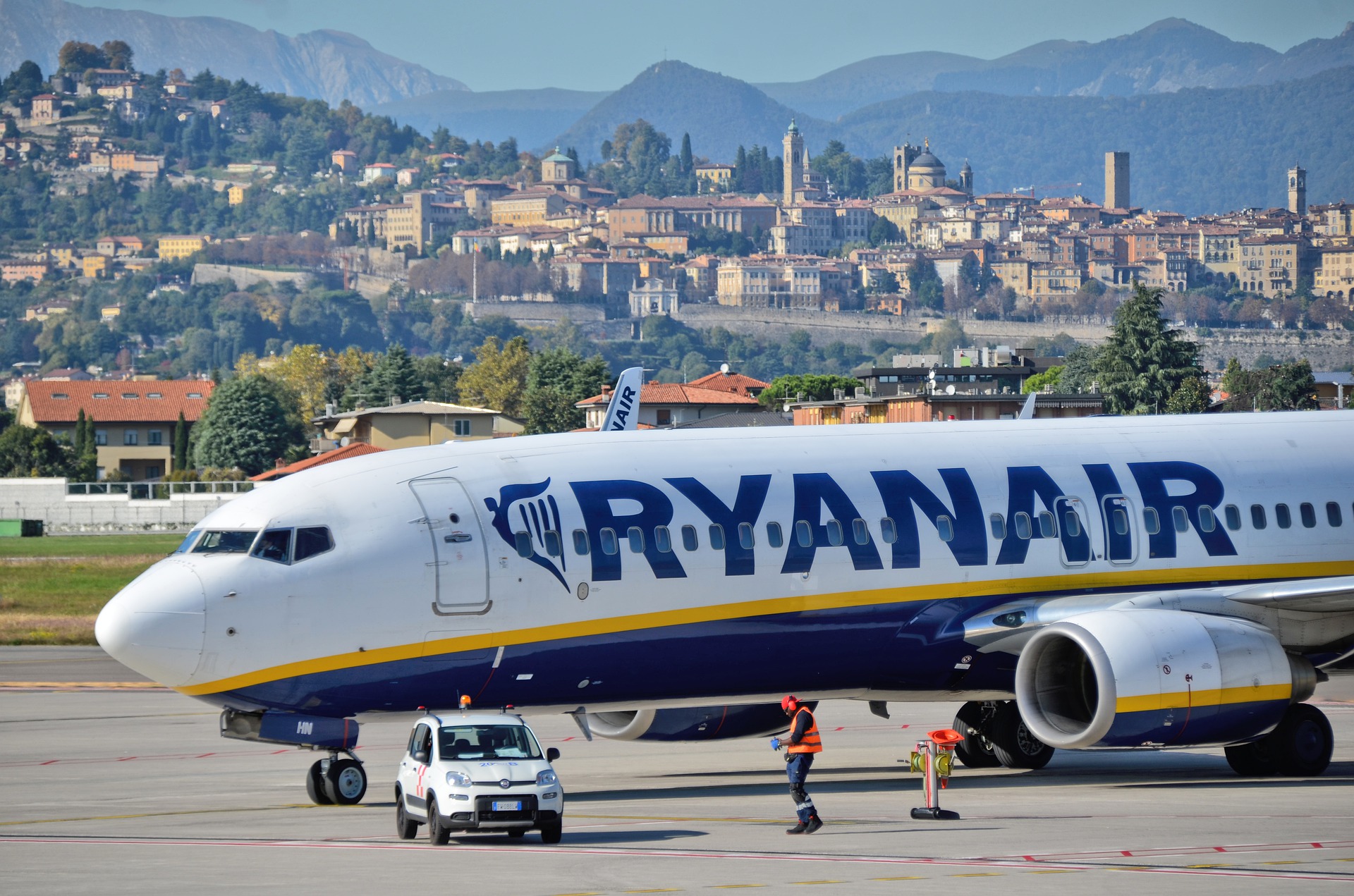 Ryanair: 3000 esuberi in vista, passeggeri -99,5%