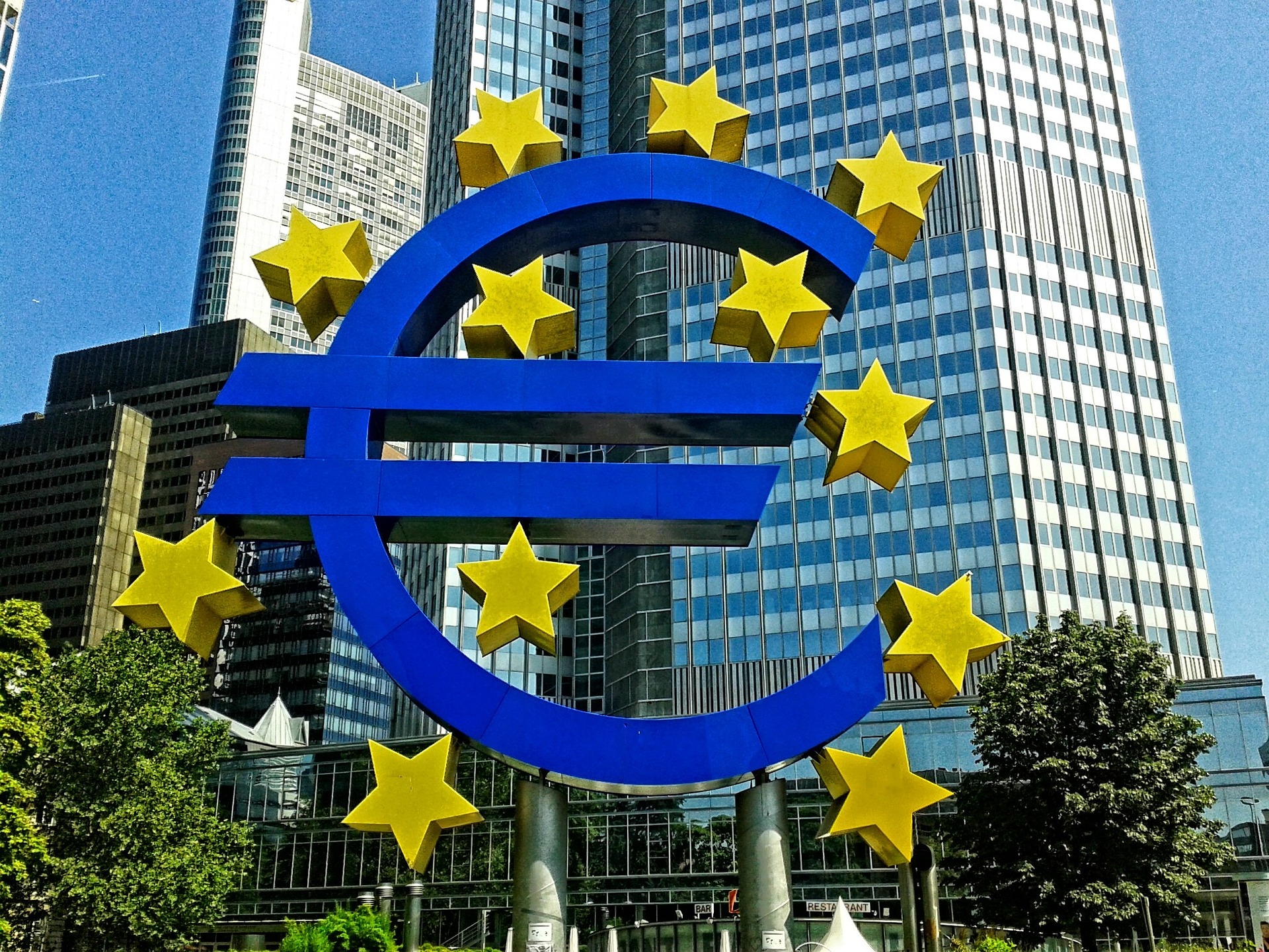 Intesa-Ubi: la BCE dice sì alla fusione, l’Ops va avanti